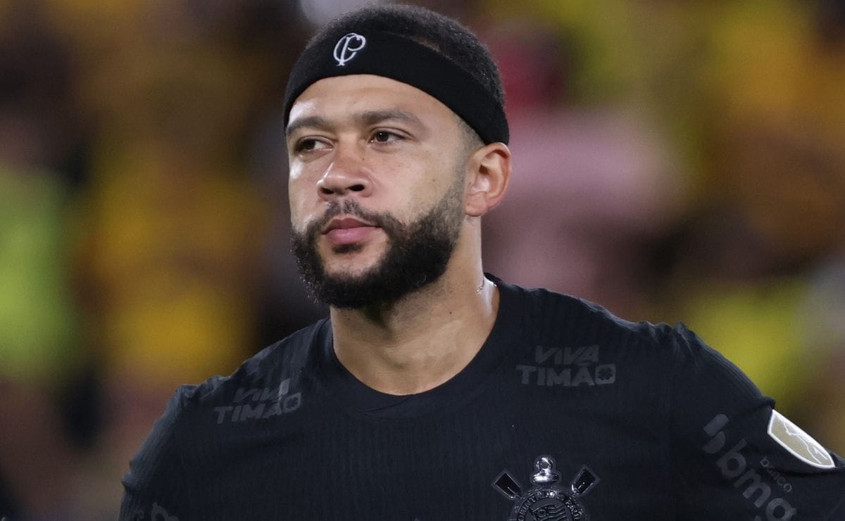 Influenciadora diz estar grávida de Memphis Depay, jogador do Corinthians