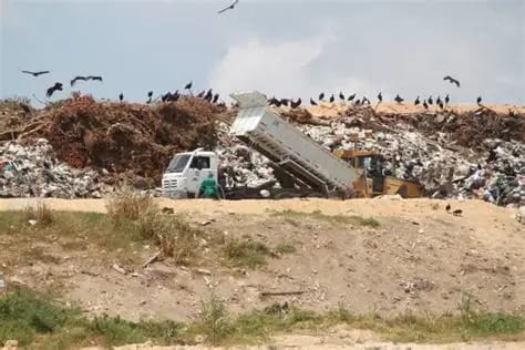 Novo deslizamento acende alerta para 'puxadinho' no lixão em Manaus