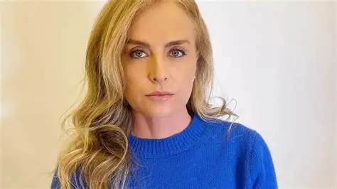 Mãe de dois rapazes, Angélica emociona ao falar sobre feminicídios no Brasil