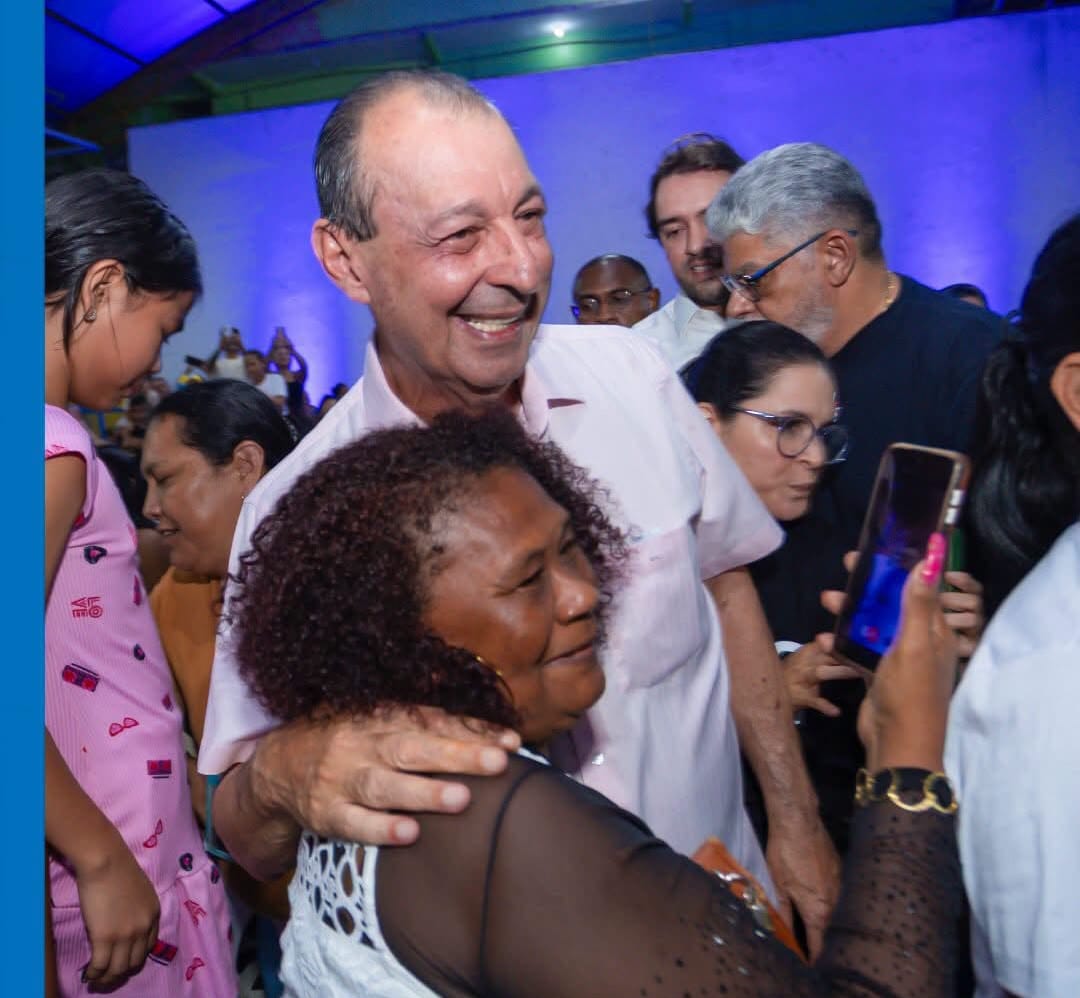 Omar Aziz segue liderando mais uma pesquisa eleitoral para o Governo do AM
